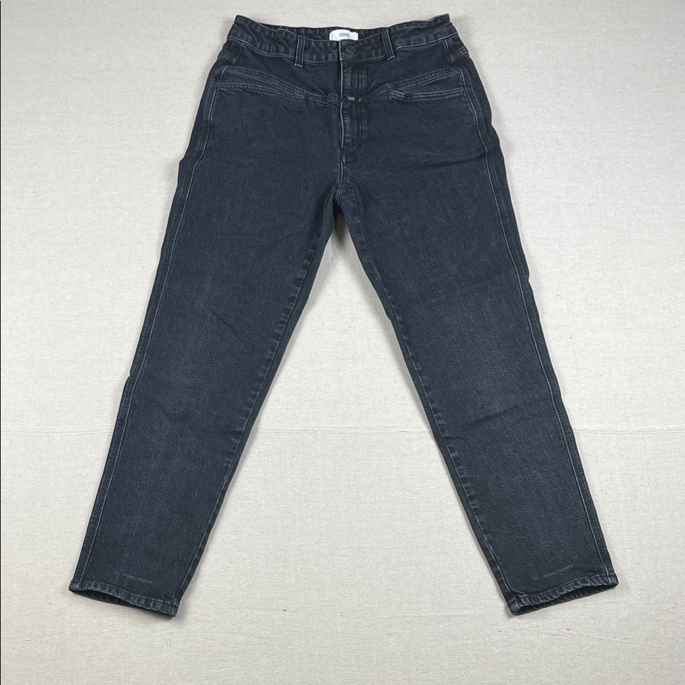Closed Charcoal Black Pedal Pusher jeans
Size: 48 (waist: 29)
